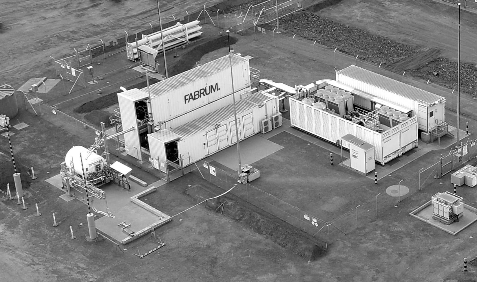 Kontenerowa instalacja ciekłego wodoru Fabrum z magazynem i stanowiskiem tankowania