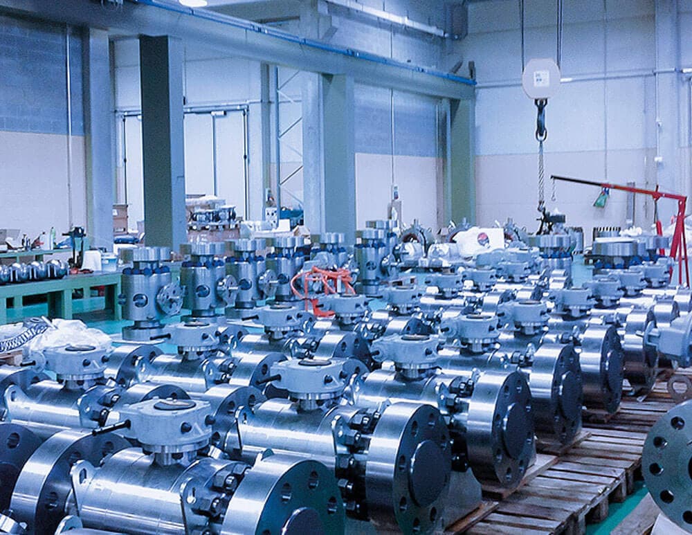 Zawory kulowe z kołnierzami w magazynie Steeltrade